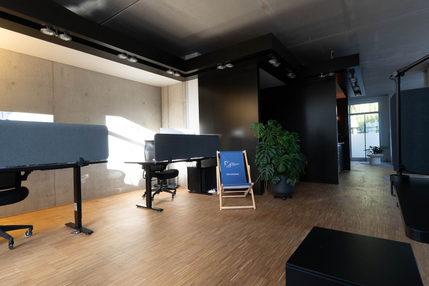 Arbeitsplätze im Showroom von David Mergelmeyer Immobilien